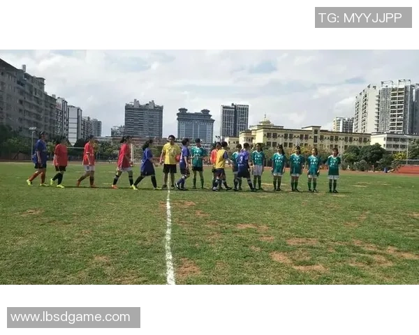 王鹤棣与足球明星的友谊之路：从球场到荧幕的精彩瞬间